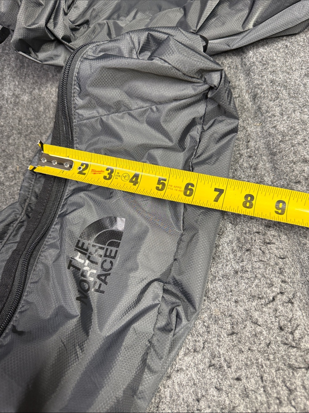 The North Face set of 4 Gray luggage Pack with Yellow Pull Tabs - Picture 8 of 8